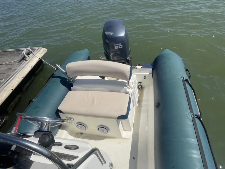 Location bateau La Plaine-sur-Mer pas cher Sunrider 550 Bleu