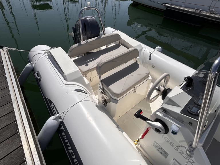 Louer Semi-rigide avec ou sans skipper Capelli à La Rochelle