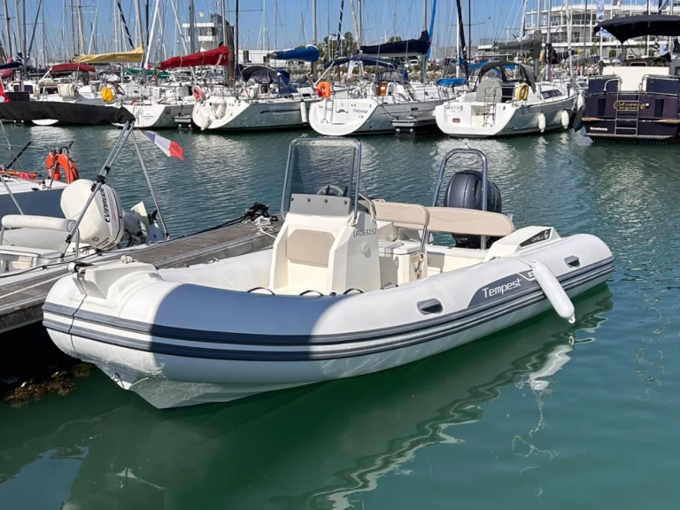 Louez un Capelli Capelli 570 à La Rochelle