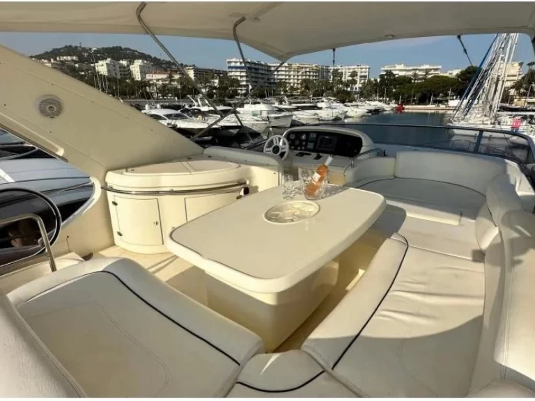 Location Yacht Sealine avec permis