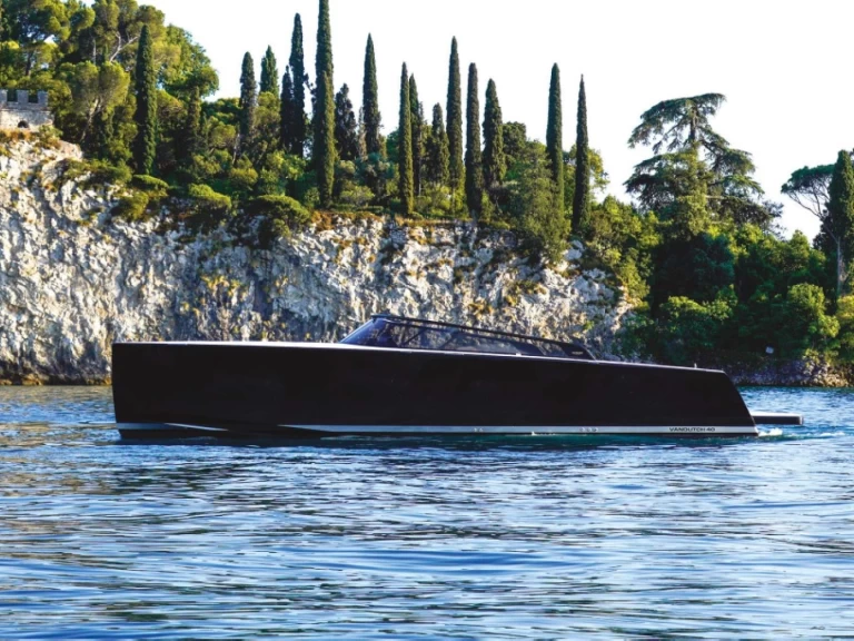 Louer Bateau à moteur avec ou sans skipper Fjord à Vieux Port de Cannes