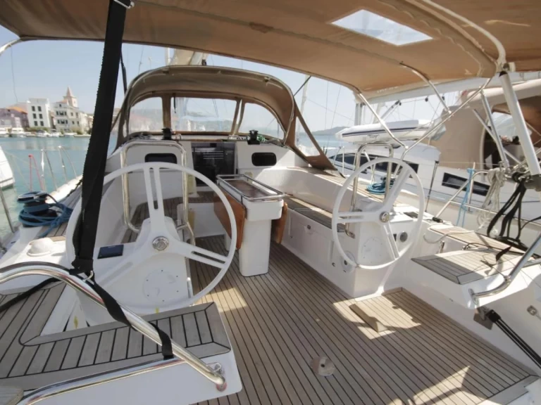 Location bateau Antibes pas cher Oceanis 45