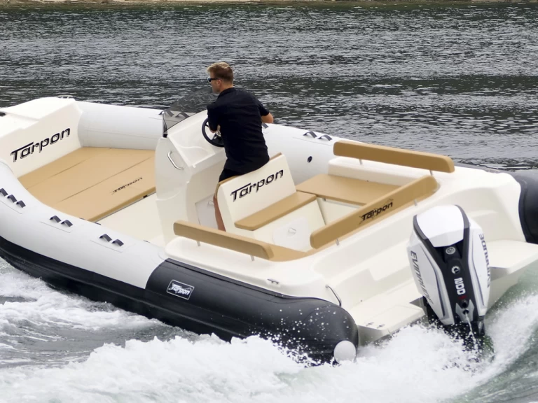 Semi-rigide à louer à Hyères au meilleur prix