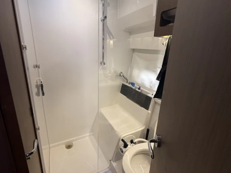 Location Bateau à moteur à Saint-Mandrier-sur-Mer - Bénéteau Antares 11.20 Fly