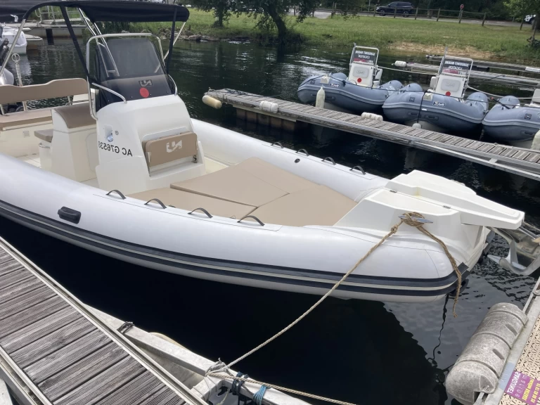 Location Semi-rigide Nuova Jolly avec permis