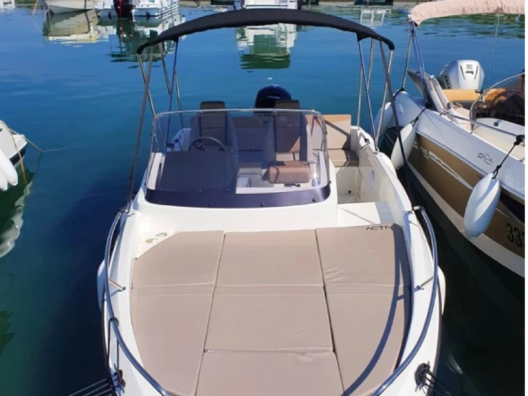 Louez un Quicksilver Activ 605 Sundeck à Empuriabrava