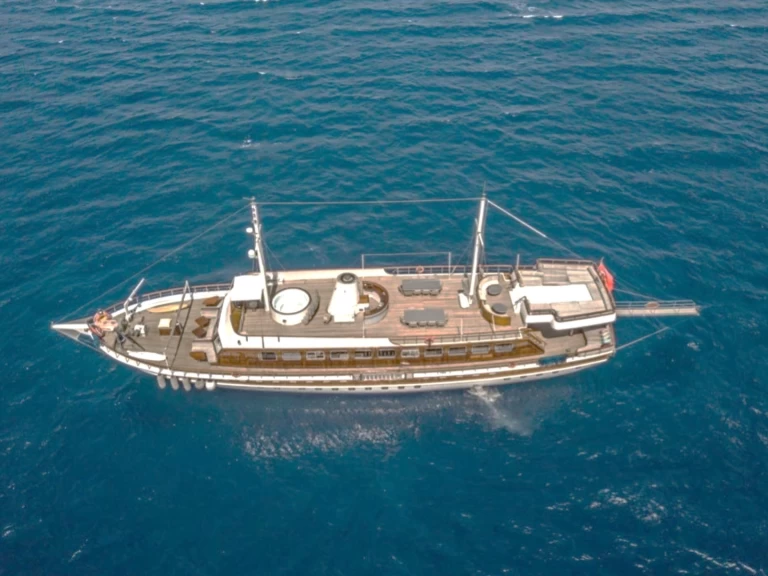 Location Yacht Custom Made avec permis