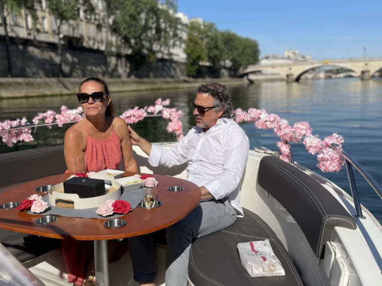 Location bateau Paris pas cher Pacific Craft 670 Open