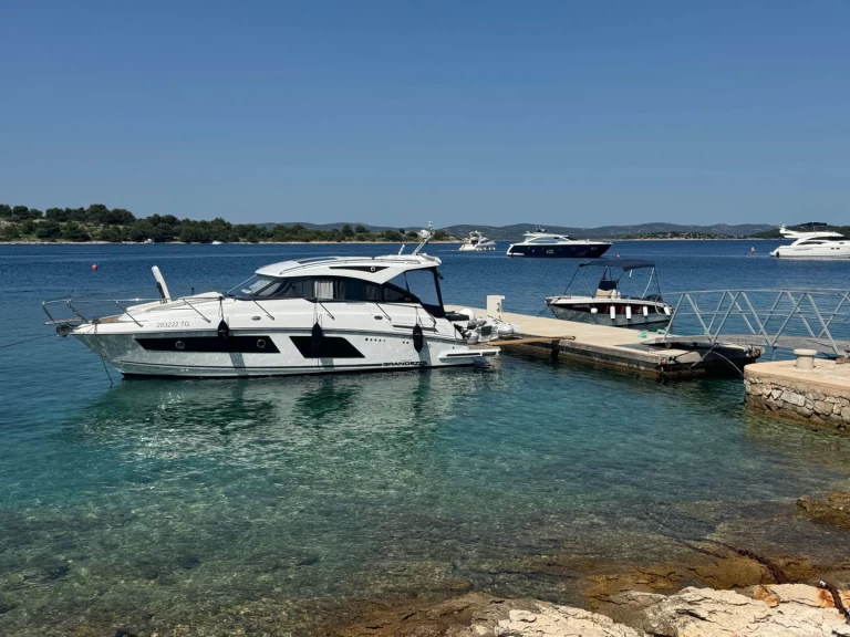 Location Bateau à moteur Grandezza avec permis