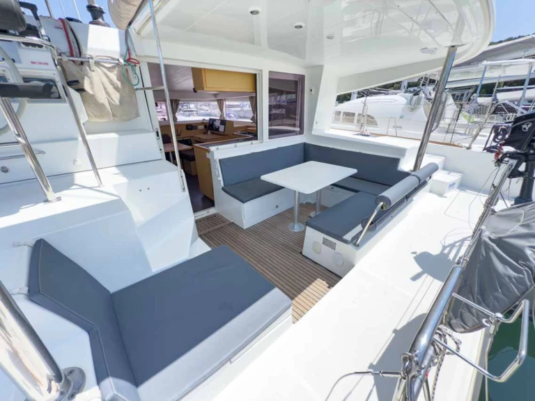 Louer Catamaran avec ou sans skipper Lagoon à Pula