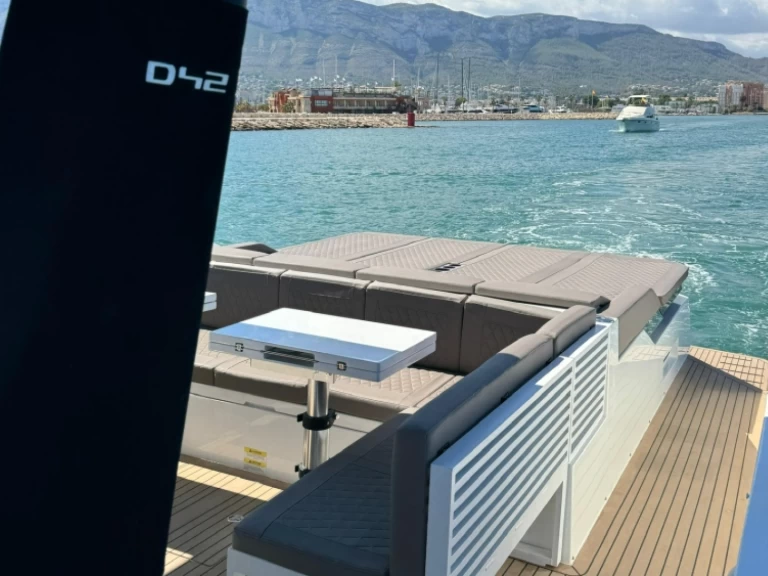 Bateau à moteur à louer à Dénia au meilleur prix