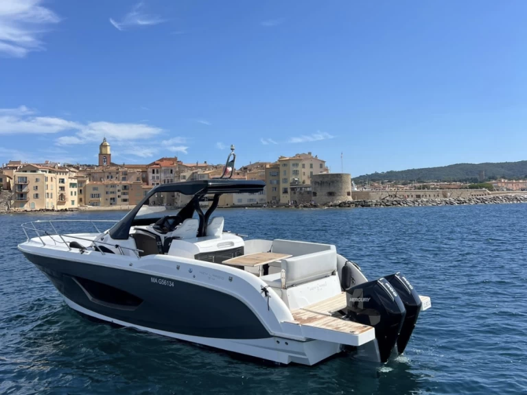 Bateau à moteur à louer à Port des Marines de Cogolin au meilleur prix