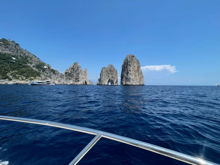 Bateau à moteur à louer à Salerne au meilleur prix