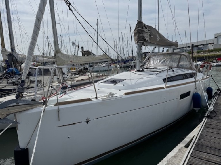 Location bateau La Rochelle pas cher SUN ODYSSEY 349 QR 2016