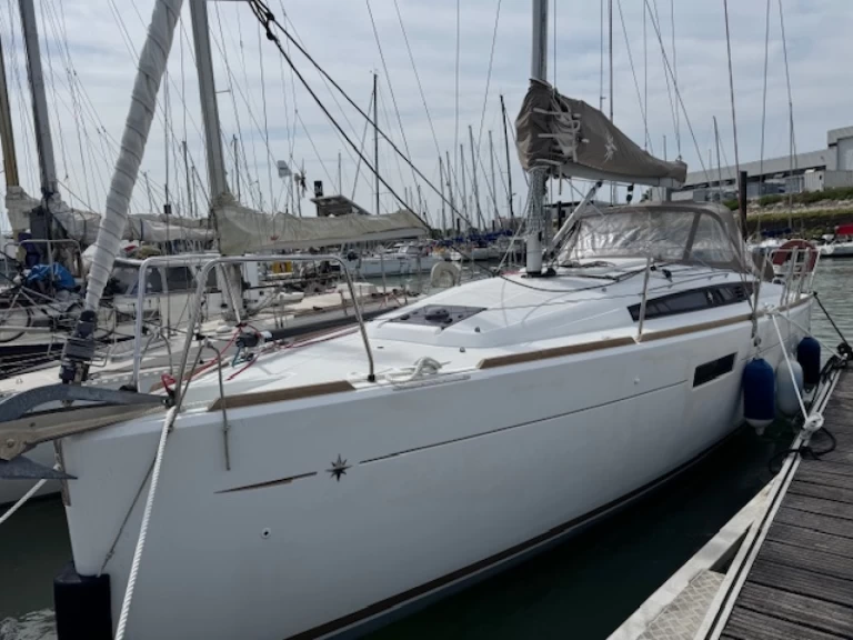 Location bateau La Rochelle pas cher SUN ODYSSEY 349 QR 2016