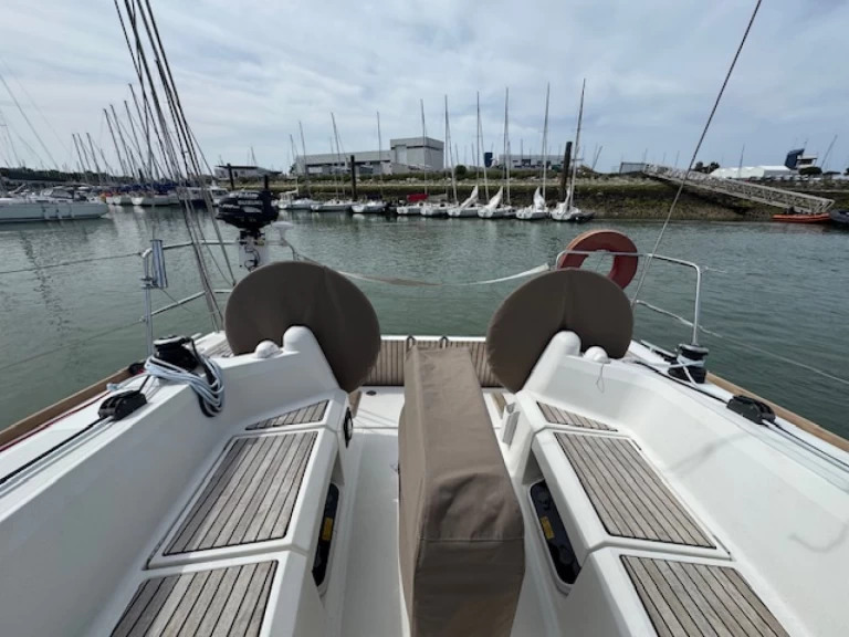 Location bateau SUN ODYSSEY 349 QR 2016 SUN ODYSSEY 349 QR 2016 à La Rochelle sur Samboat
