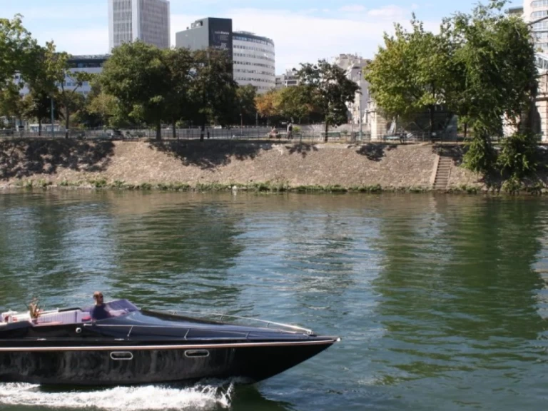Bateau à moteur à louer à Paris au meilleur prix