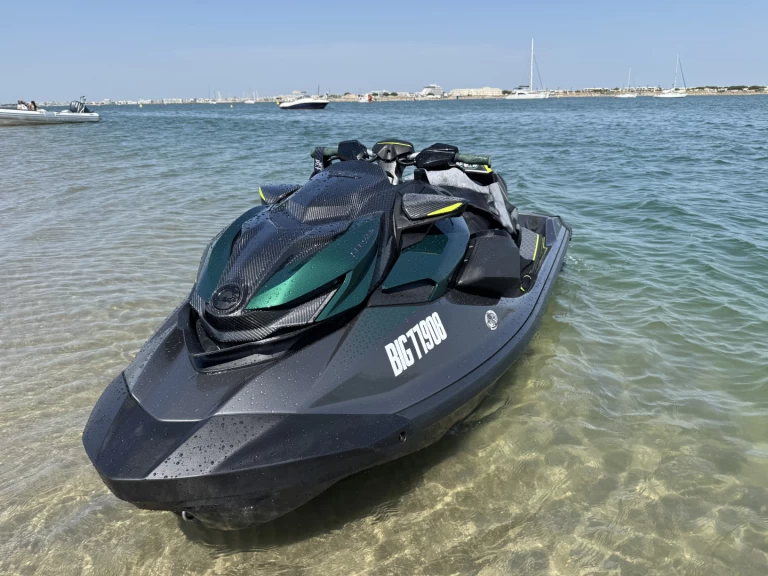 Location bateau Sea-Doo Rxp x rs 300 apex à Montpellier sur Samboat