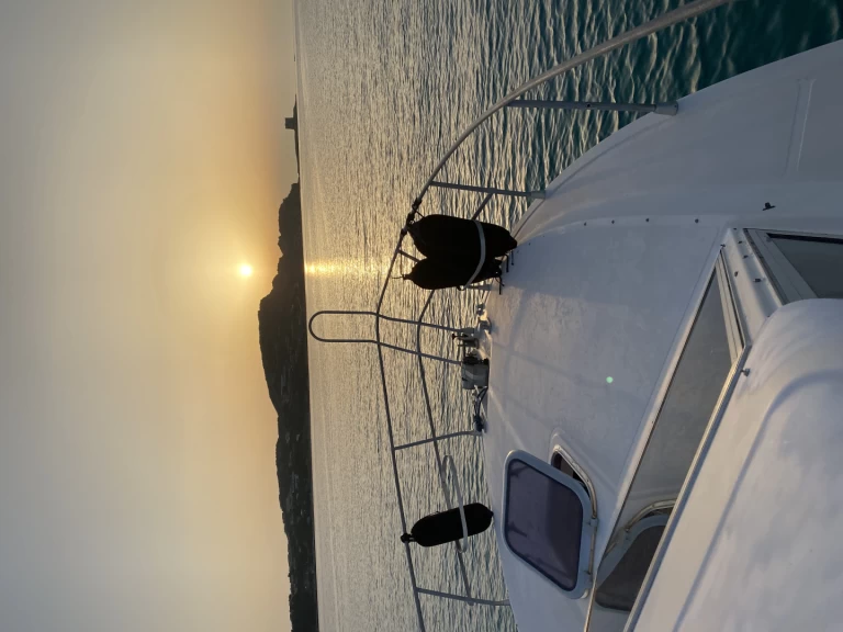 Location bateau Stintino pas cher Azimut 37 Fly