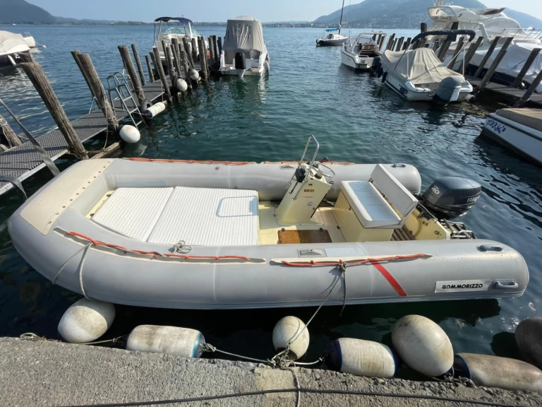 Semi-rigide à louer à Predore au meilleur prix