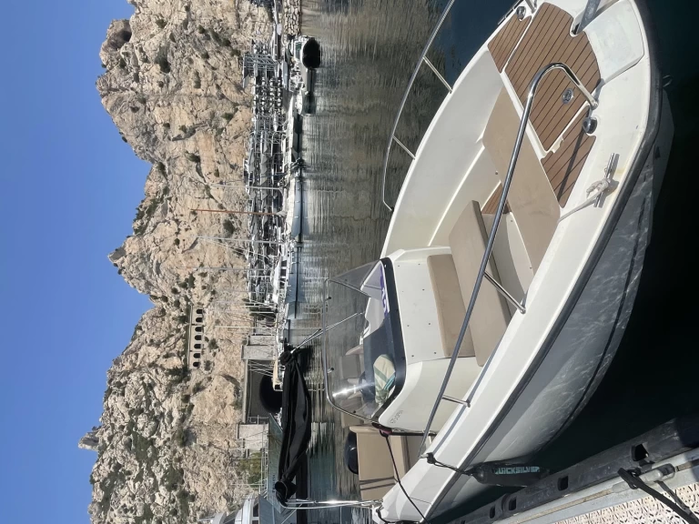 Location bateau Marseille pas cher Activ 675 Open