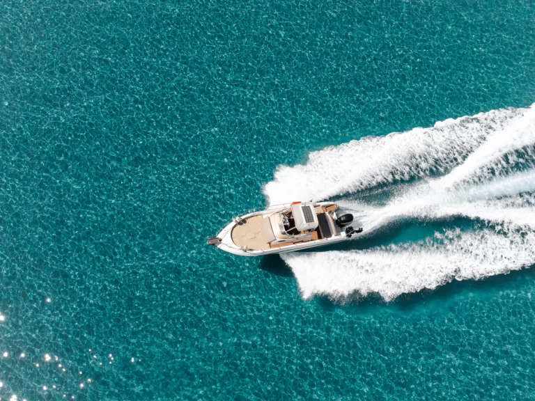 Poseidon Sundeck 755 a louer à Alikanás