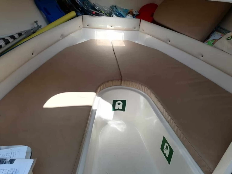 Bateau à moteur à louer à Alikanás au meilleur prix