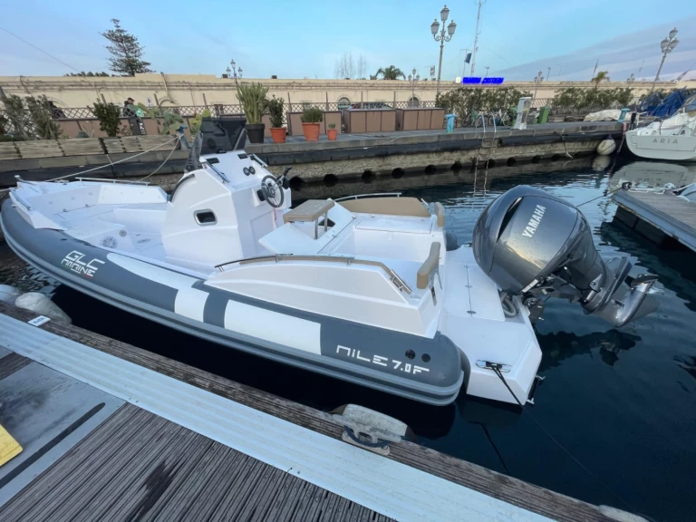 Semi-rigide à louer à Milazzo au meilleur prix