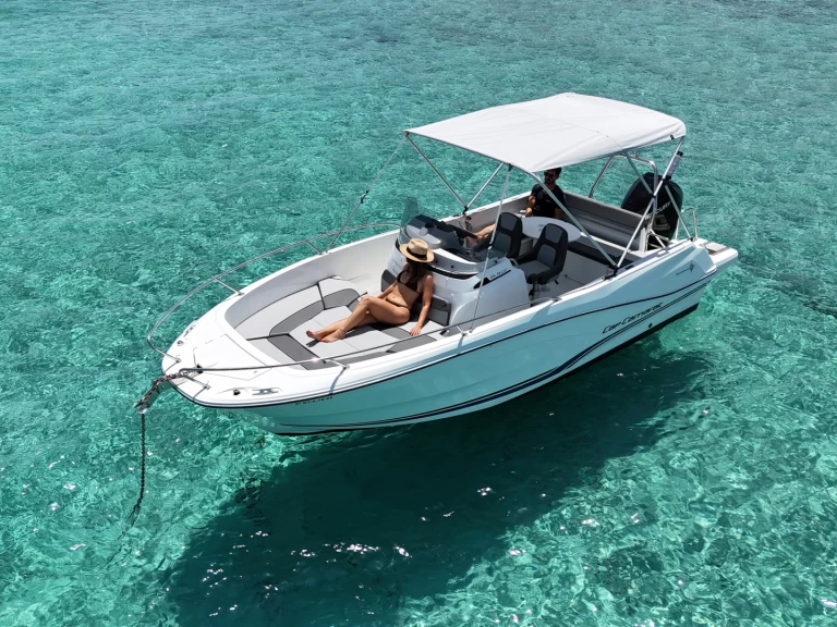 Location à Marina Botafoch - Jeanneau CAP CAMARAT 6,5 CC Style sur SamBoat
