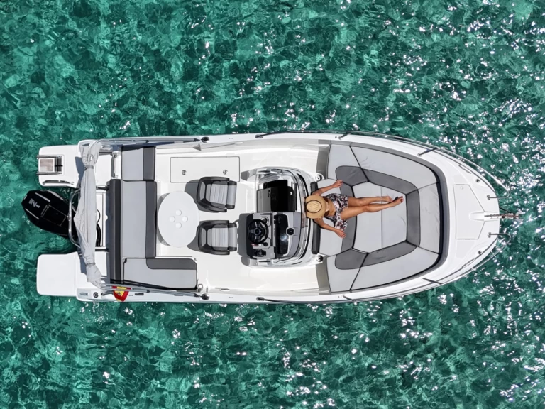 Jeanneau CAP CAMARAT 6,5 CC Style a louer à Marina Botafoch