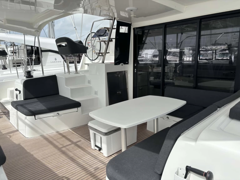 Louez un Lagoon Lagoon 42 à Playa Sardinera