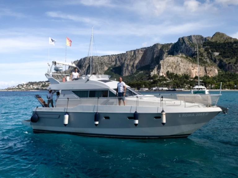 Louez un Mochi Craft Mochi Craft 42 Fly à La Cala (porto Palermo)