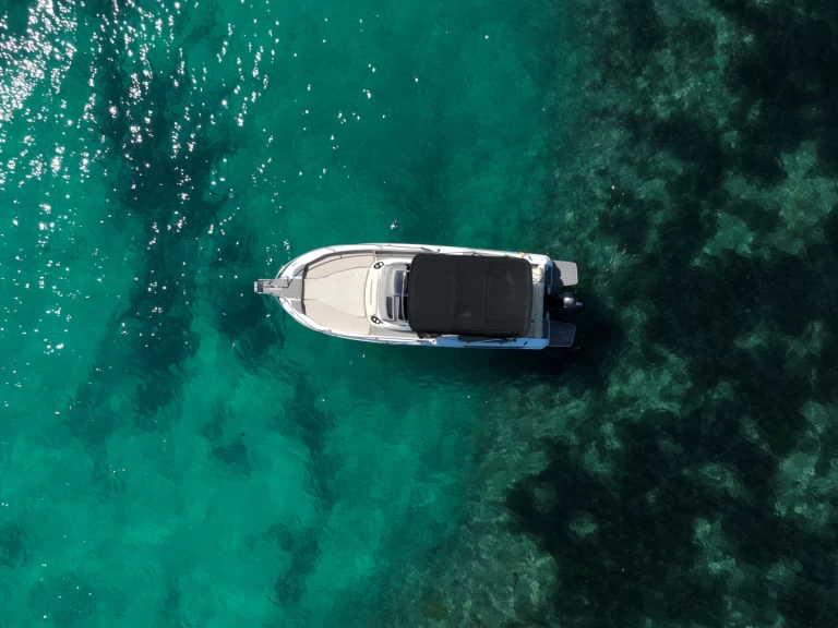 Location Bateau à moteur Karnic avec permis