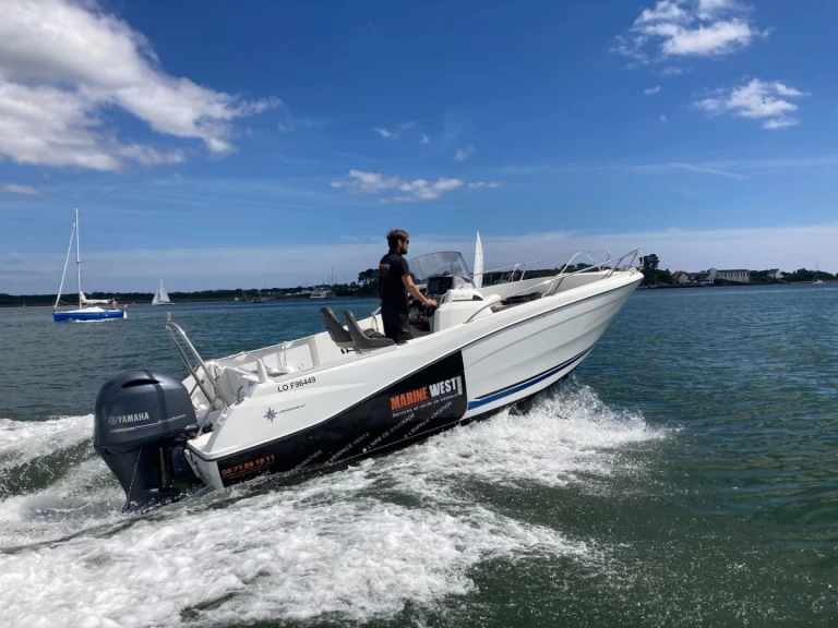 Jeanneau Cap Camarat 6.5 CC Serie 3 a louer à Lorient