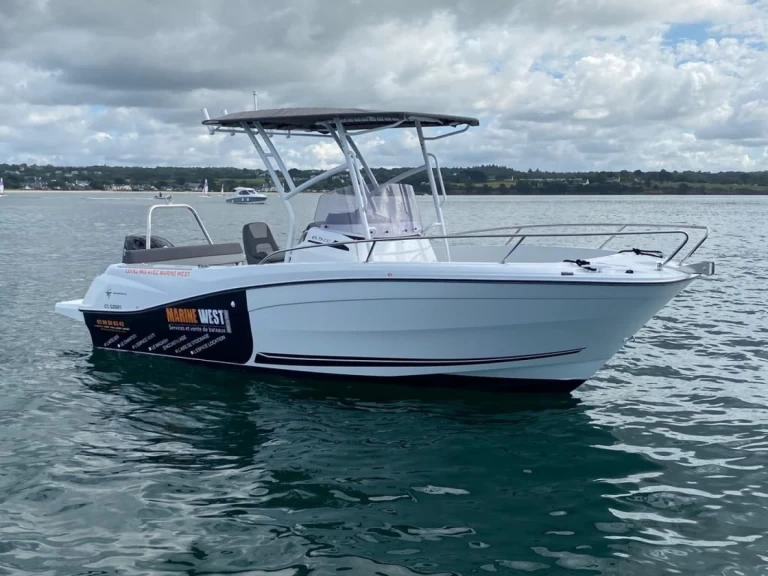 Location à La Forêt-Fouesnant - Jeanneau Cap Camarat 6.5 CC Serie 3 sur SamBoat