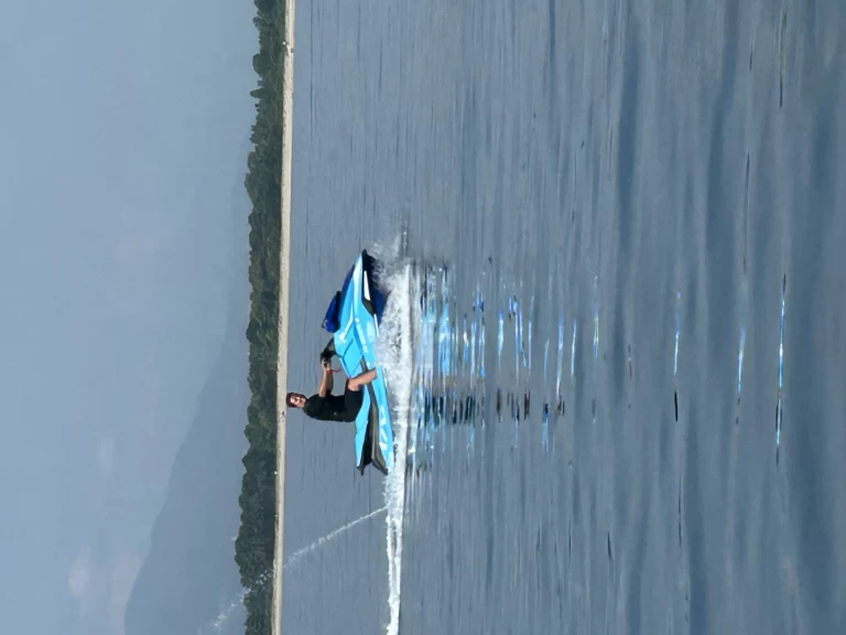 Yamaha VX DeLuxe a louer à Saint-Cyprien