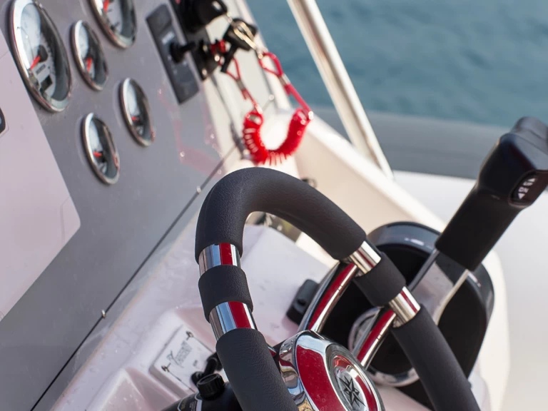 Location Semi-rigide à Split Port - Marlin Boat Dynamic 790 pro