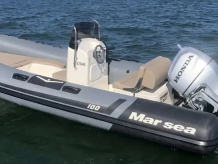 Louer Semi-rigide avec ou sans skipper Marsea à Bénodet