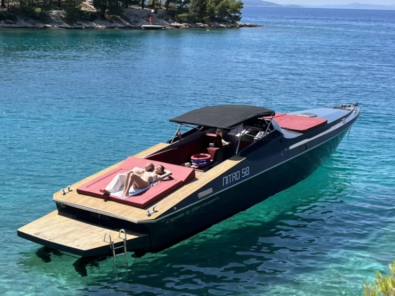 Location Bateau à moteur à Hvar - Cigala e bertinetti Nitro 50