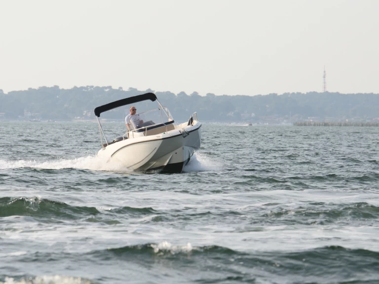 Louez un Quicksilver Quicksilver 675 Activ Open à Arcachon