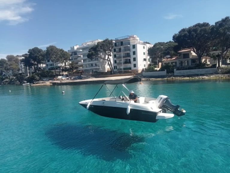 Bateau à moteur à louer à La Savina au meilleur prix