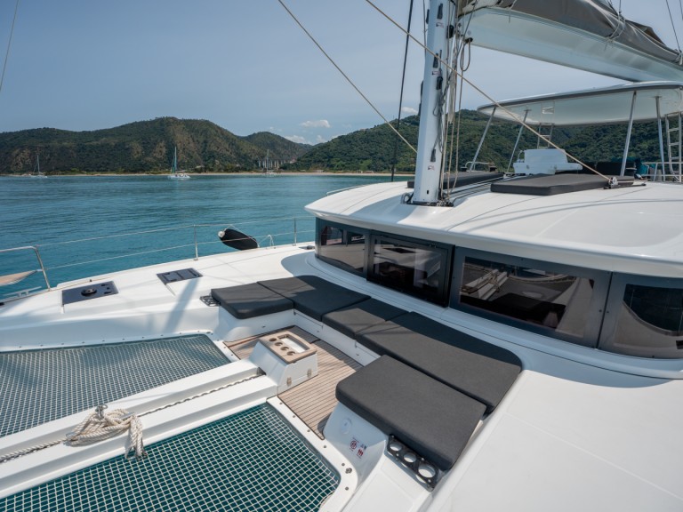 Location à Olbia - Lagoon Lagoon 51 sur SamBoat