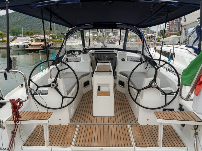 Louez un Bénéteau Oceanis 34.1 à Salerne