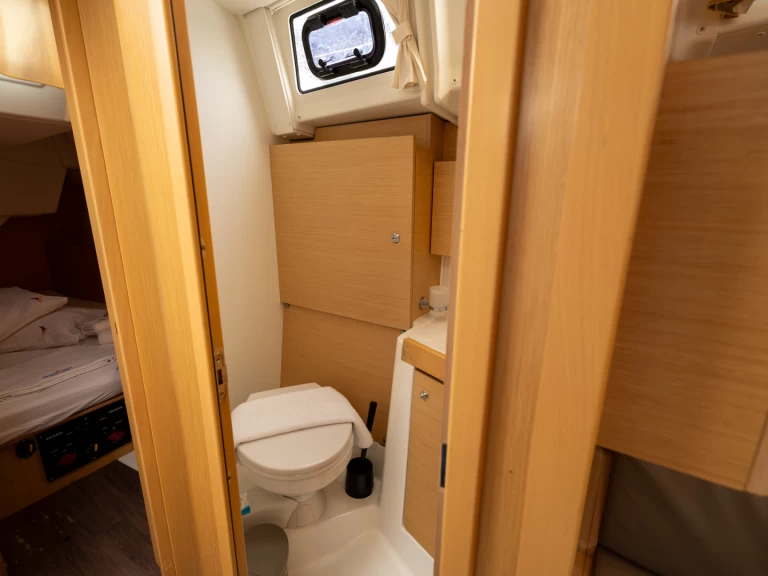 Louez un Bénéteau Oceanis 38.1 à Salerne