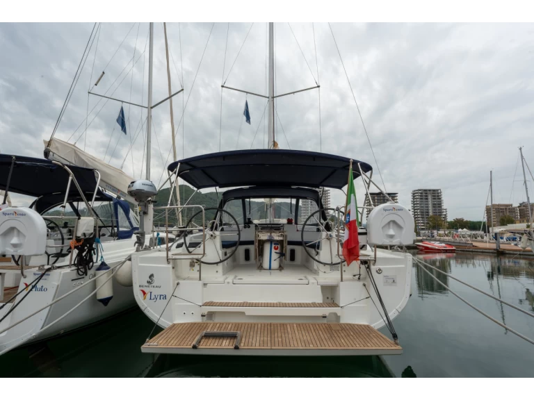 Bénéteau Oceanis 40.1 a louer à Salerne