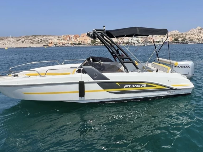 Location Bateau à moteur à Marseille - Bénéteau Flyer 6.6 SPORTdeck
