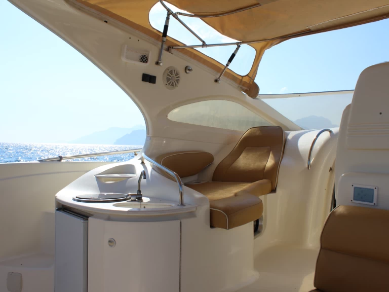 Louer Bateau à moteur avec ou sans skipper Gobbi à Marina d'Arechi