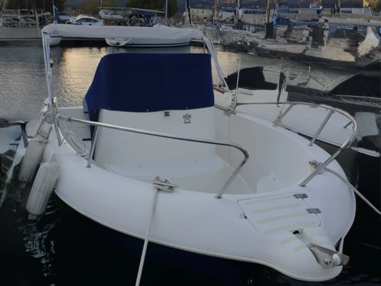 Bateau à moteur à louer à Toulon au meilleur prix
