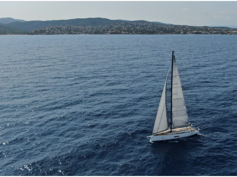 Location bateau Bénéteau First 53 à Cugnana Verde sur Samboat