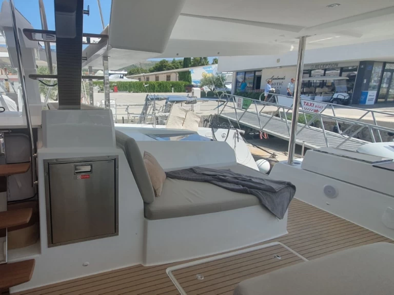 Louez un Fountaine Pajot Aura 51 à Seget Donji